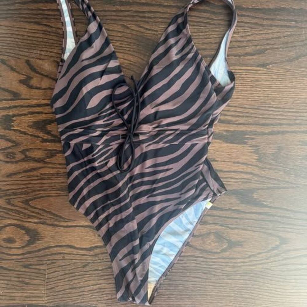Summersalt swimsuit women's onepiece bathing suit - size  6